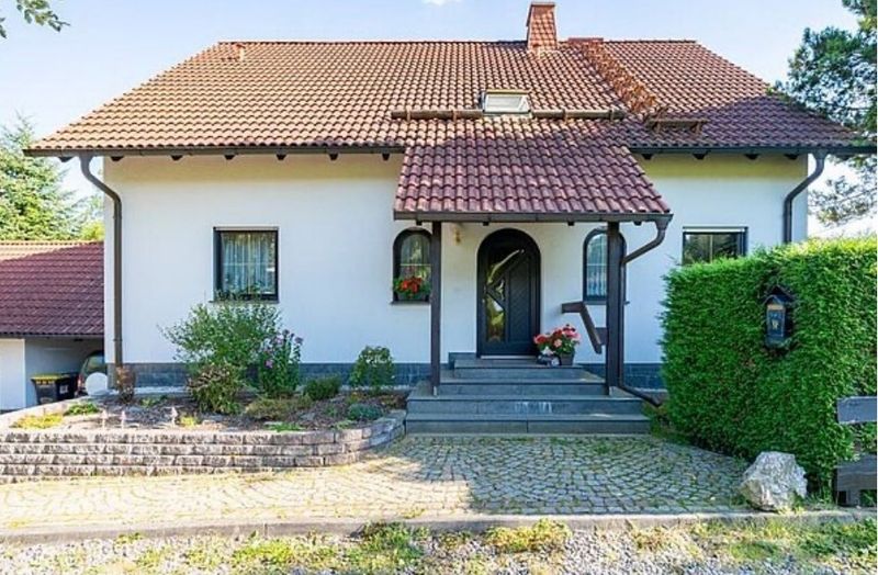 Saniertes EFH mit Einliegerwohnung - Kamin und Sauna -2.450 m² Grundstück inkl. ca 1.100 m² Baugrund